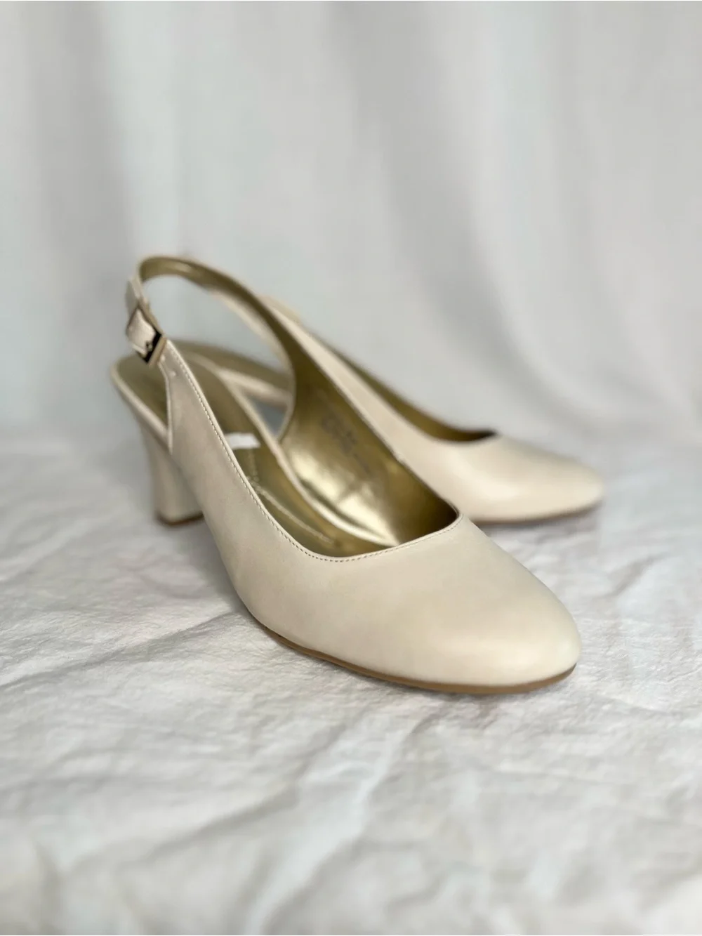 Laura Ashley Cream Ivory Slingback Pumps Heels Size 8M Like New